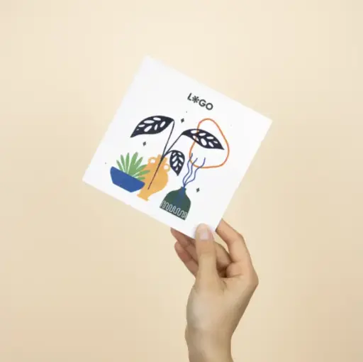 PAPIER À GRAINES : Carte pliante carrée. 14,5×14,5 cm.